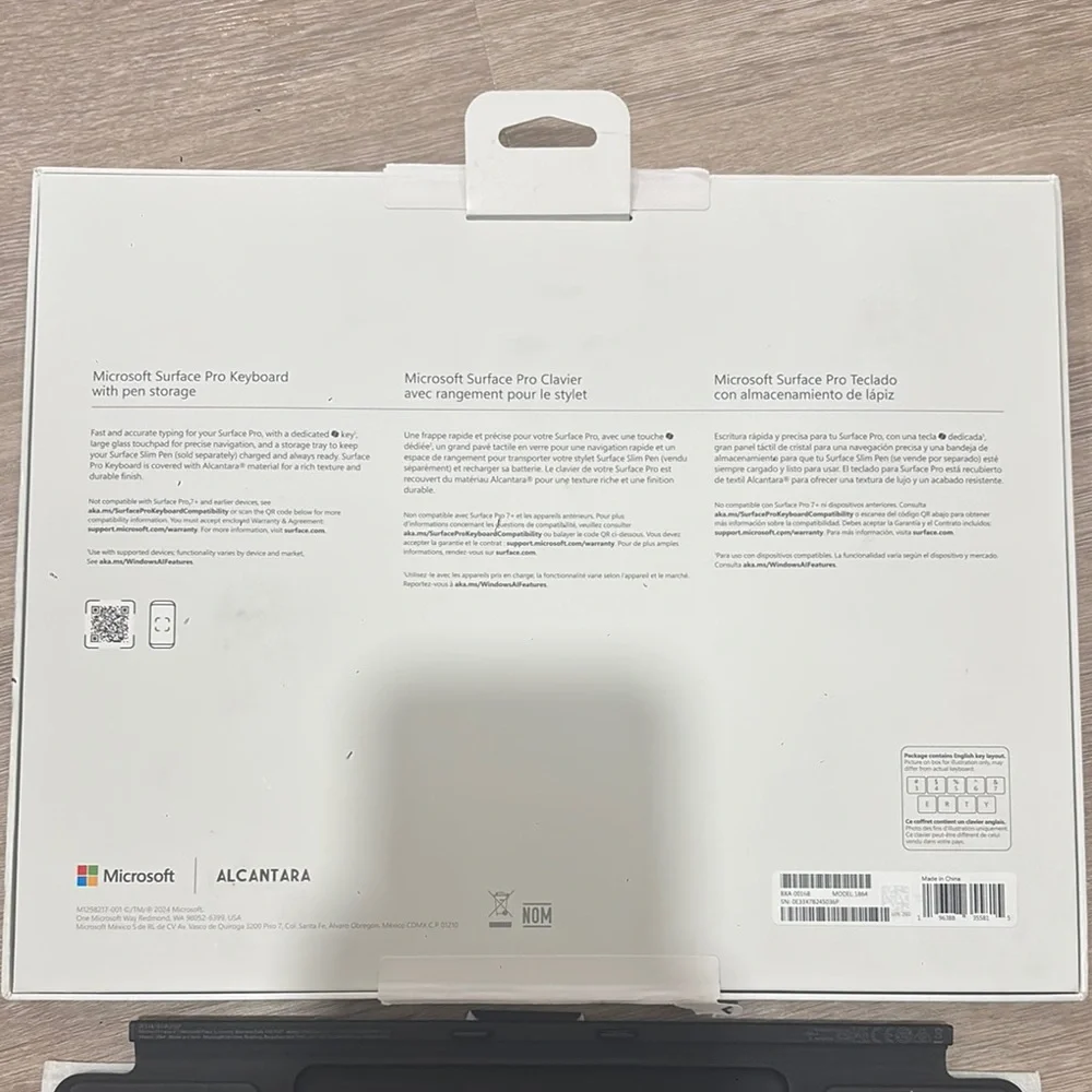 Like new Microsoft Surface Pro Keyboard with pen storage